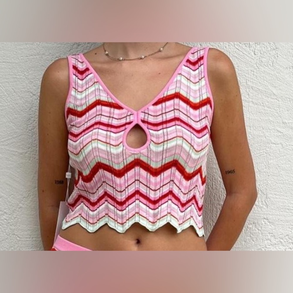 Torn by Ronny Kobo Knitted Pink Chevron Striped Keyhole Crop Tank Top NEW 🆕 - Picture 3 of 8